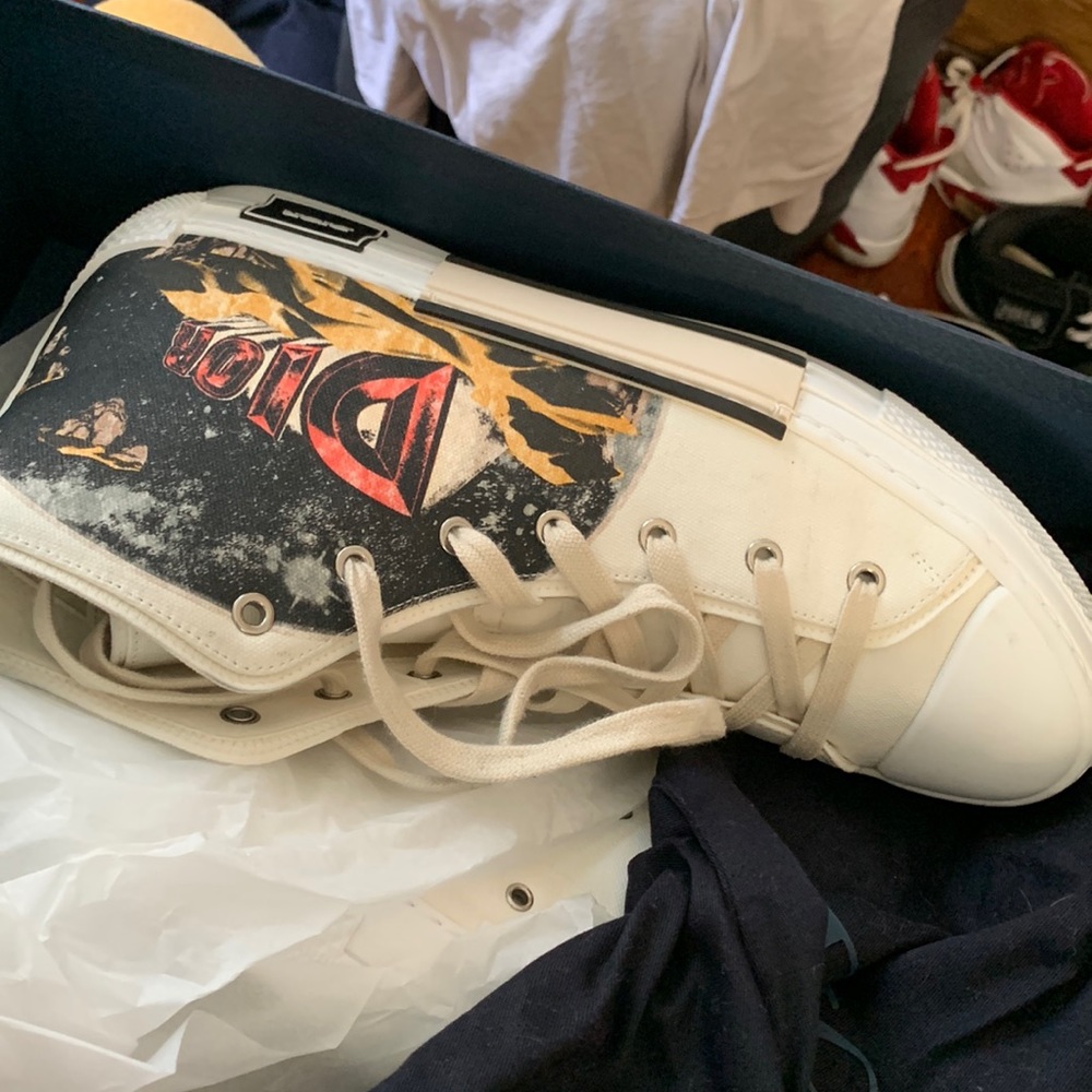 I’m selling 1200 $ Diors size 12s